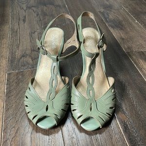 Seychelles peep toe heel